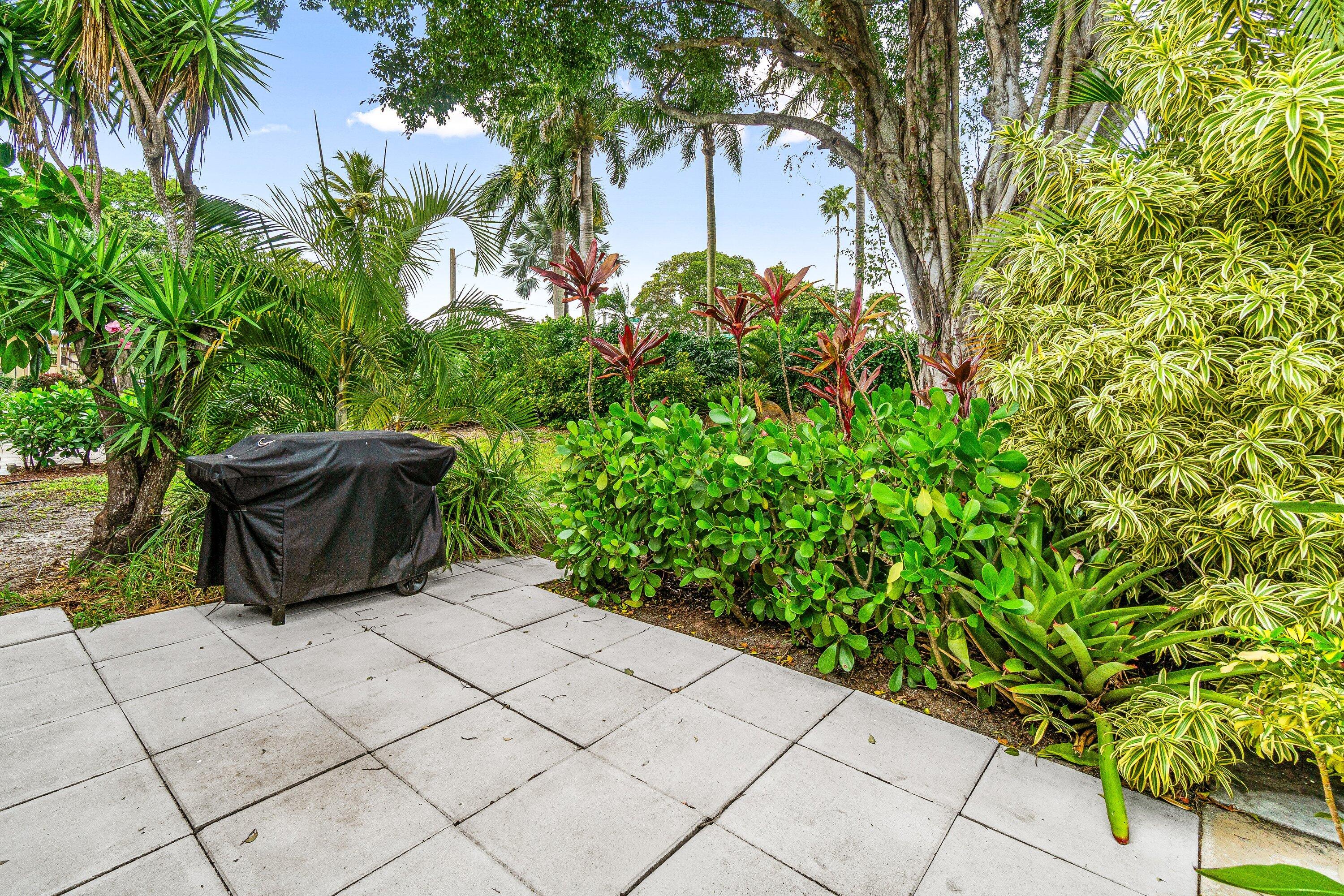 PALM GREENS AT VILLA DEL RAY CONDO II - Residential