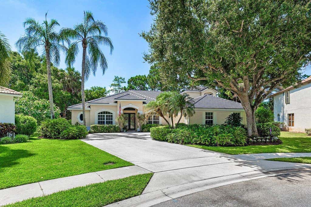Photo of 15730 Glen Willow Lane, Wellington, FL 33414 (MLS # B26041307)