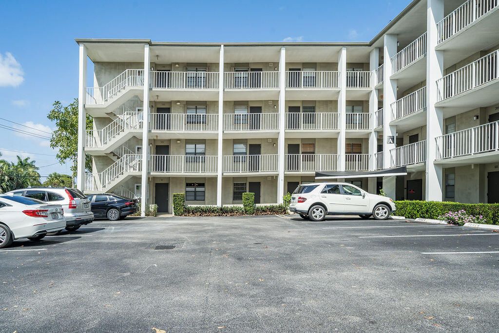 Photo of 501 SW 11th Place #402-a, Boca Raton, FL 33432 (MLS # B26000439)