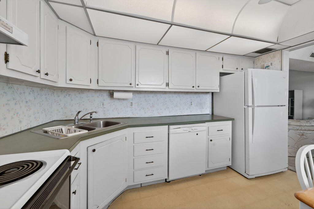 CORINTHIAN GARDENS INC CONDO - Residential