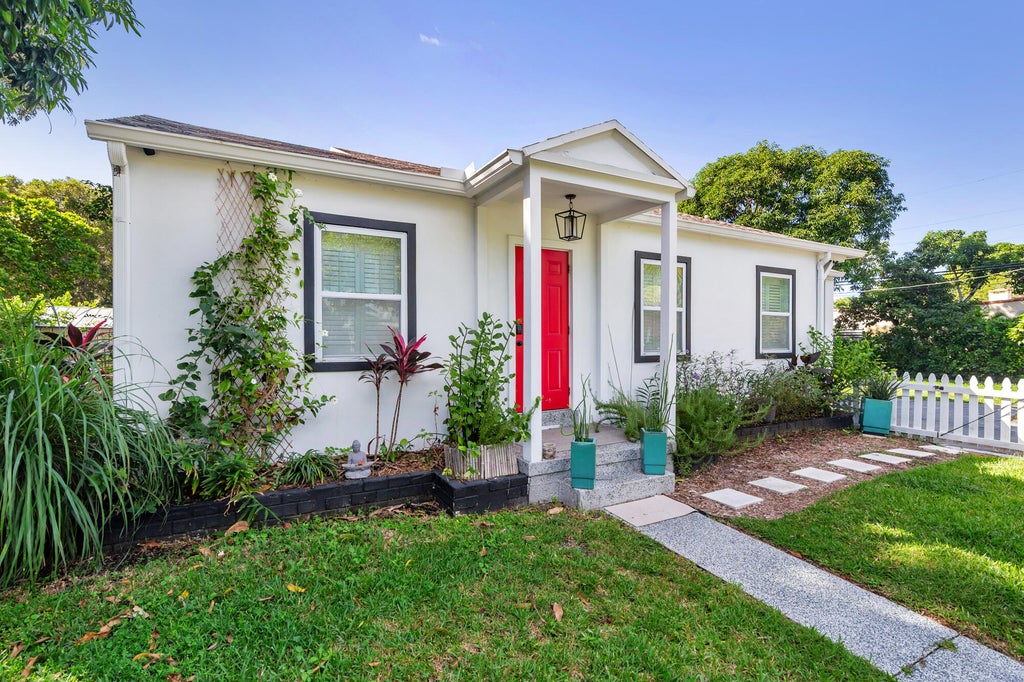 Photo of 5801 GARDEN Avenue, West Palm Beach, FL 33405 (MLS # B26092143)