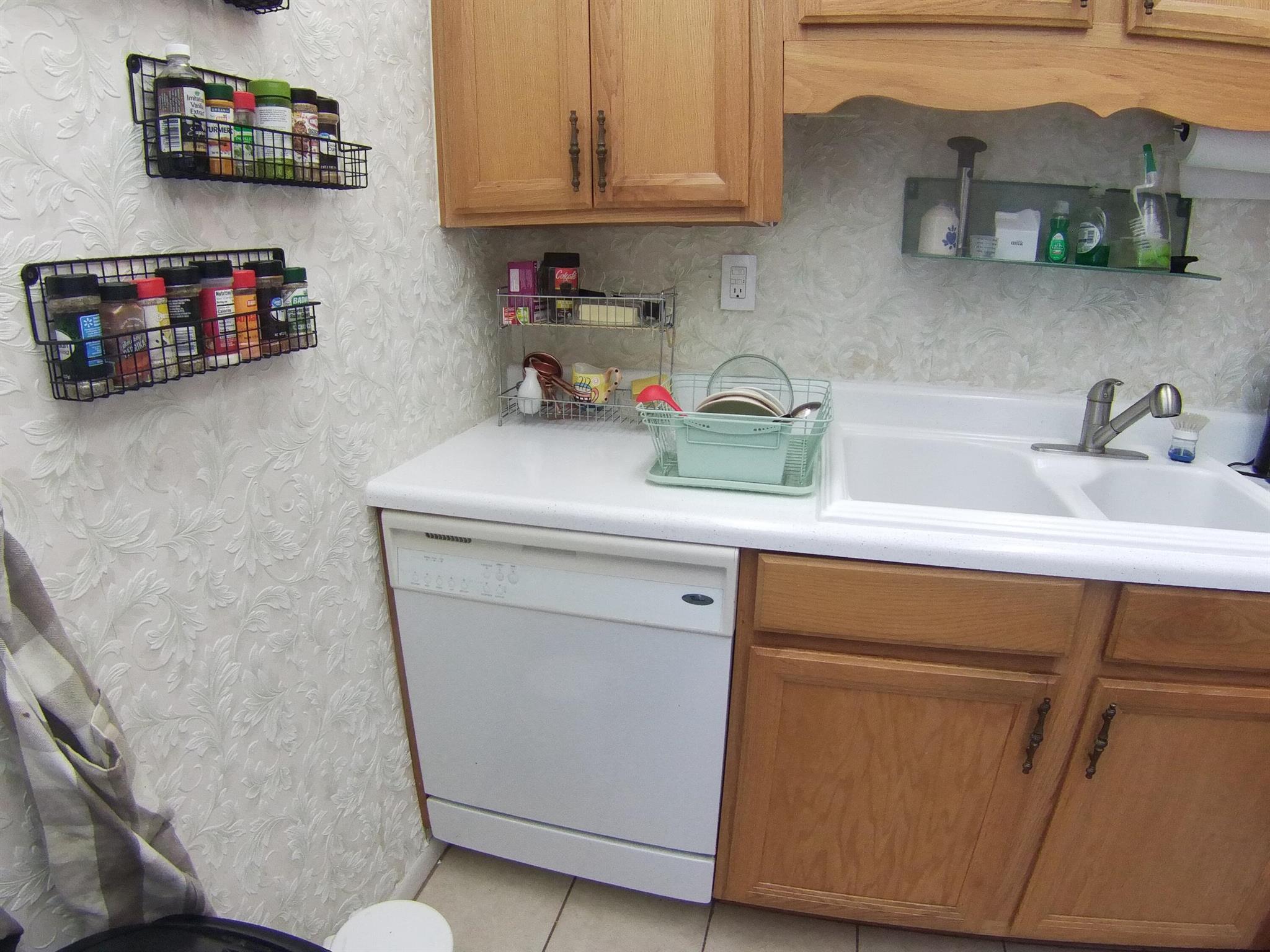 KINGS POINT CAPRI CONDOS - Residential Lease