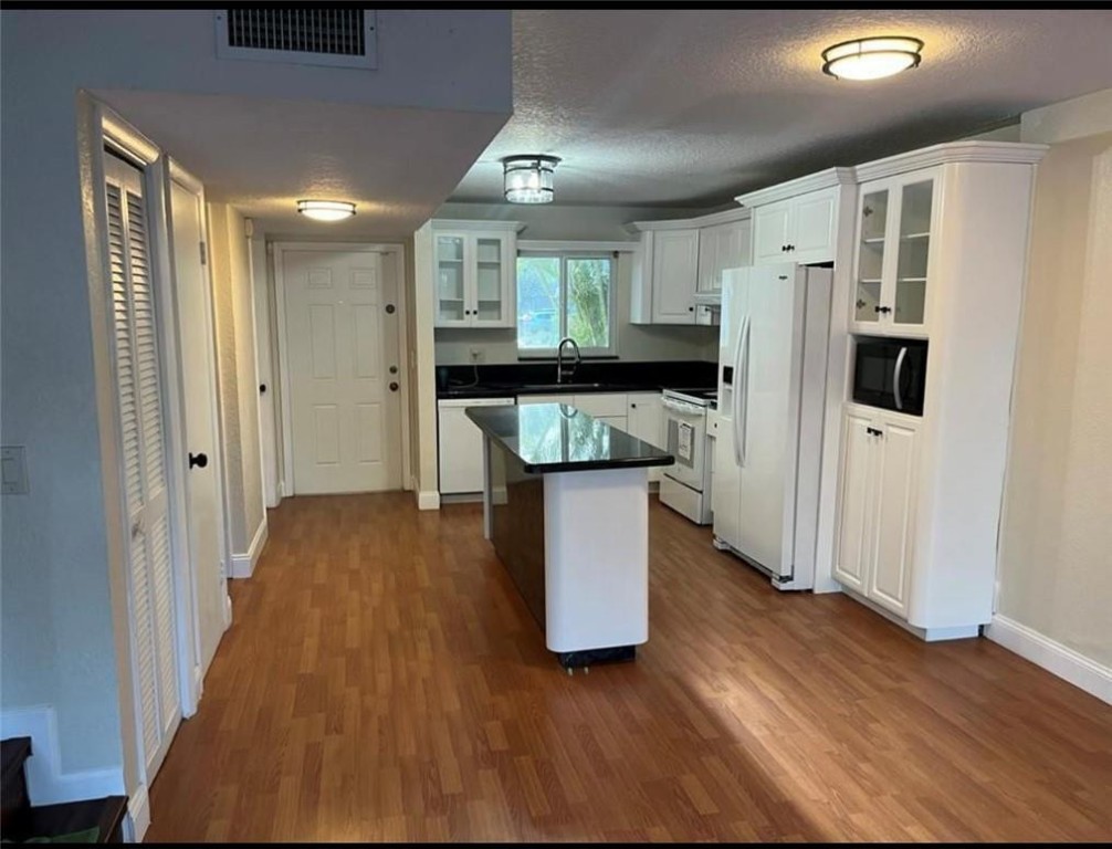 HOLLYWOOD GARDENS 1 CONDO - Residential Lease