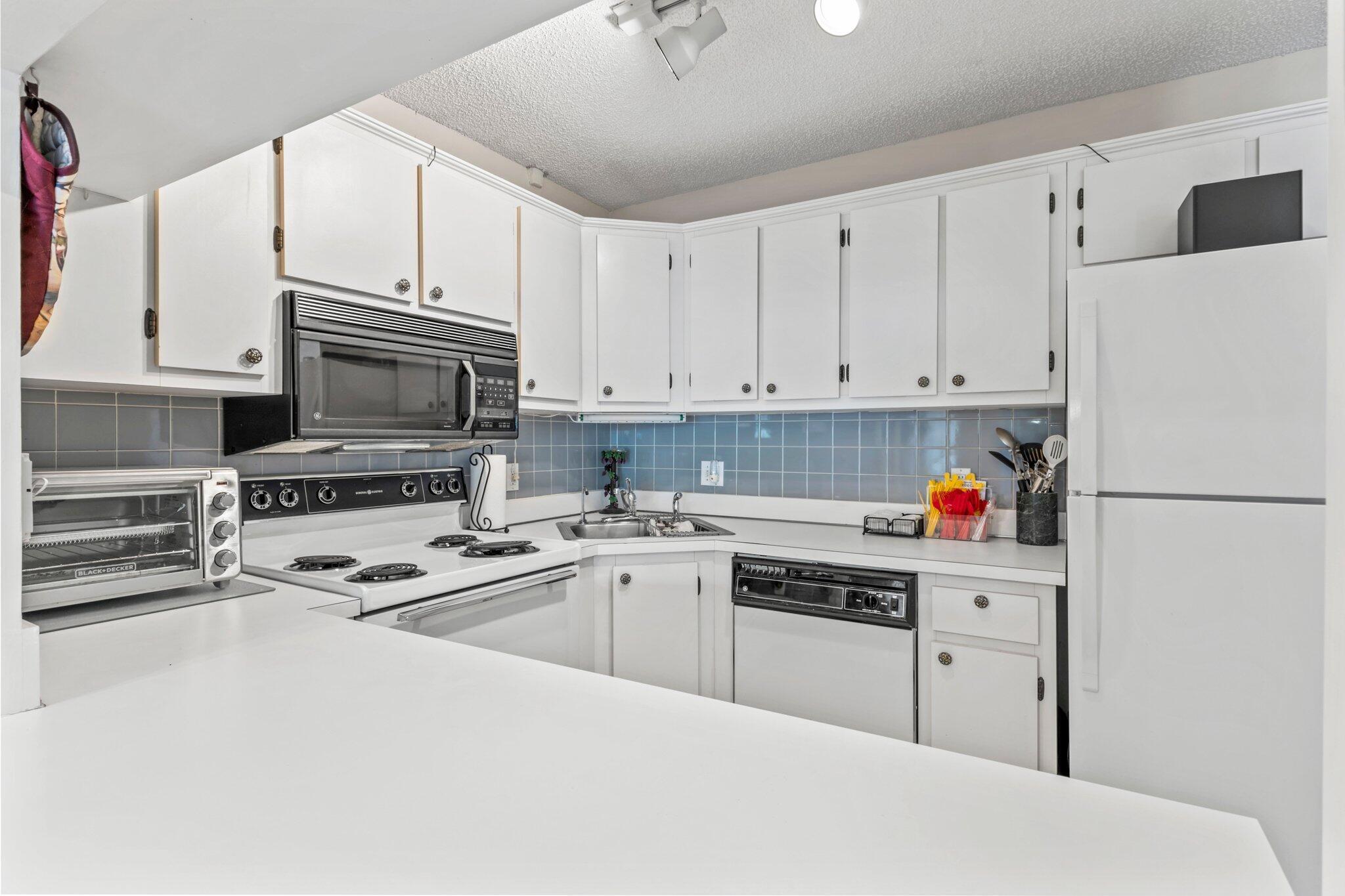 PINE RIDGE AT MARTIN DOWNS CONDO - Residential Lease