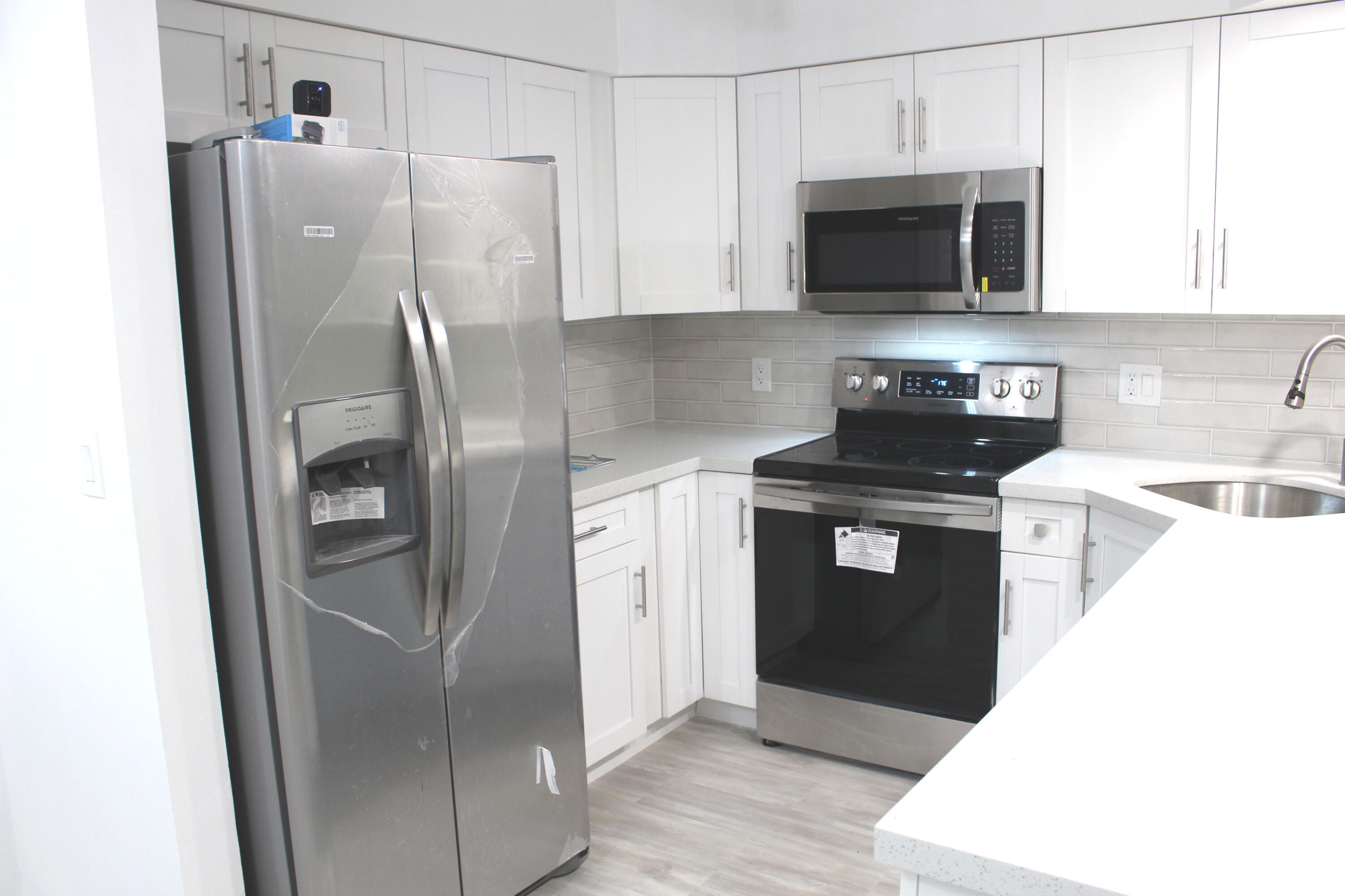 PINE HOLLOW CONDO/ CMC MGT - Residential Lease