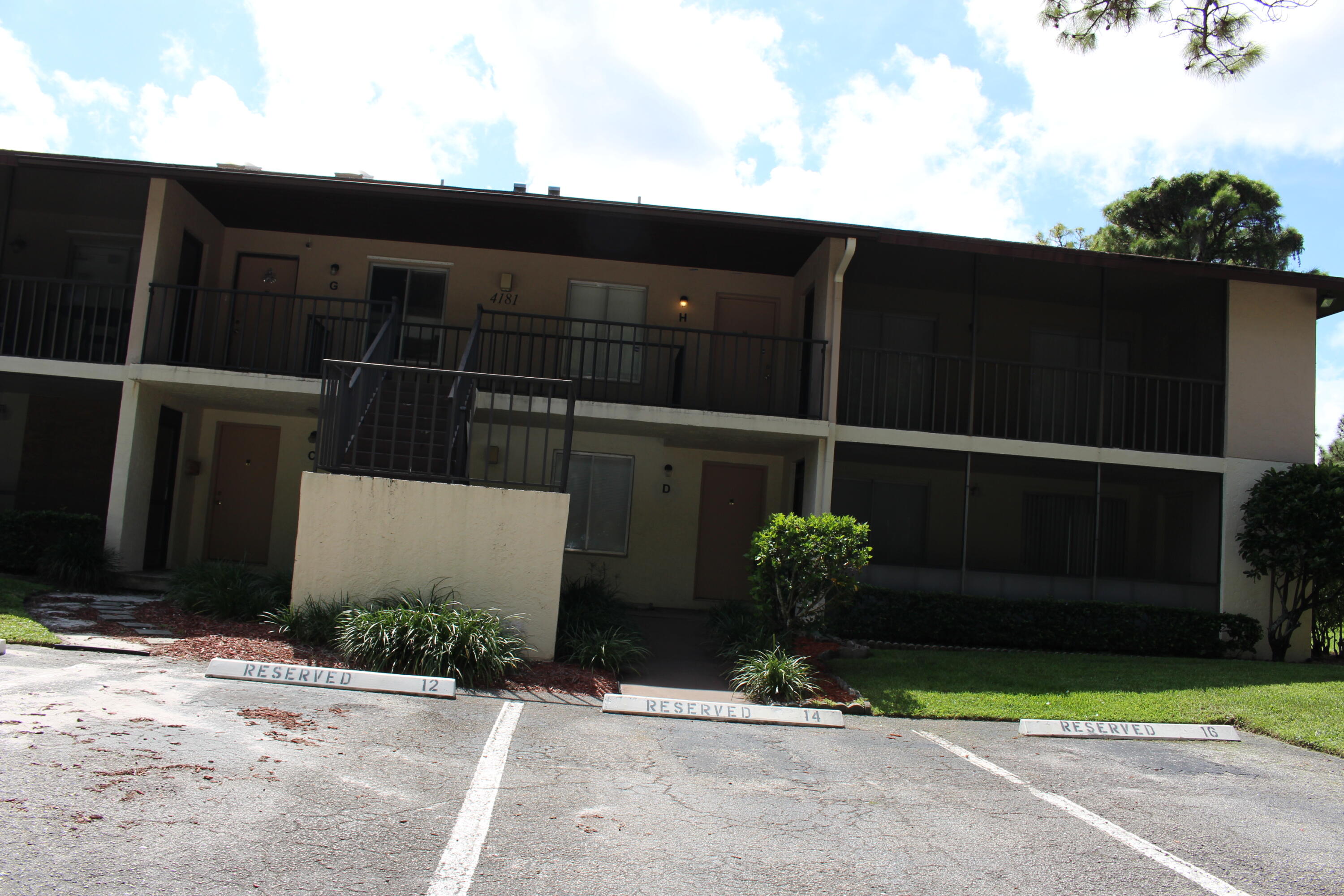 PINE HOLLOW CONDO/ CMC MGT - Residential Lease