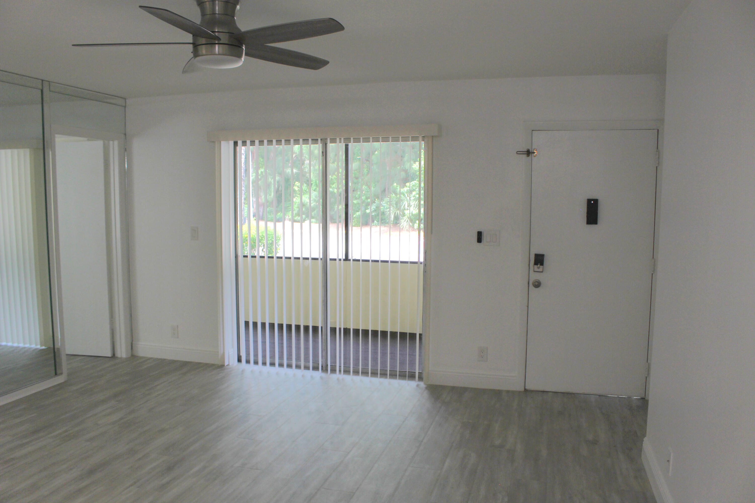 PINE HOLLOW CONDO/ CMC MGT - Residential Lease