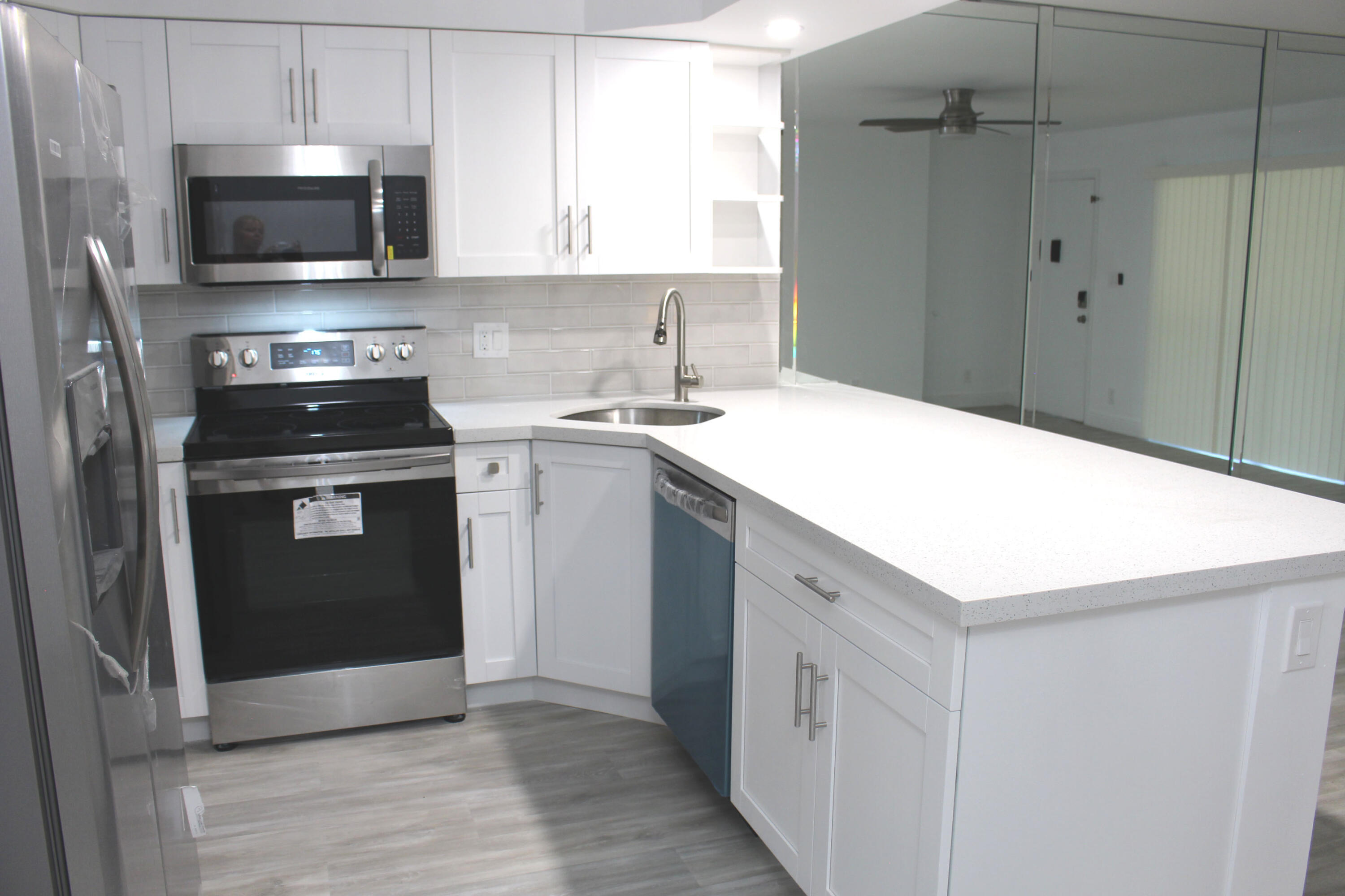 PINE HOLLOW CONDO/ CMC MGT - Residential Lease