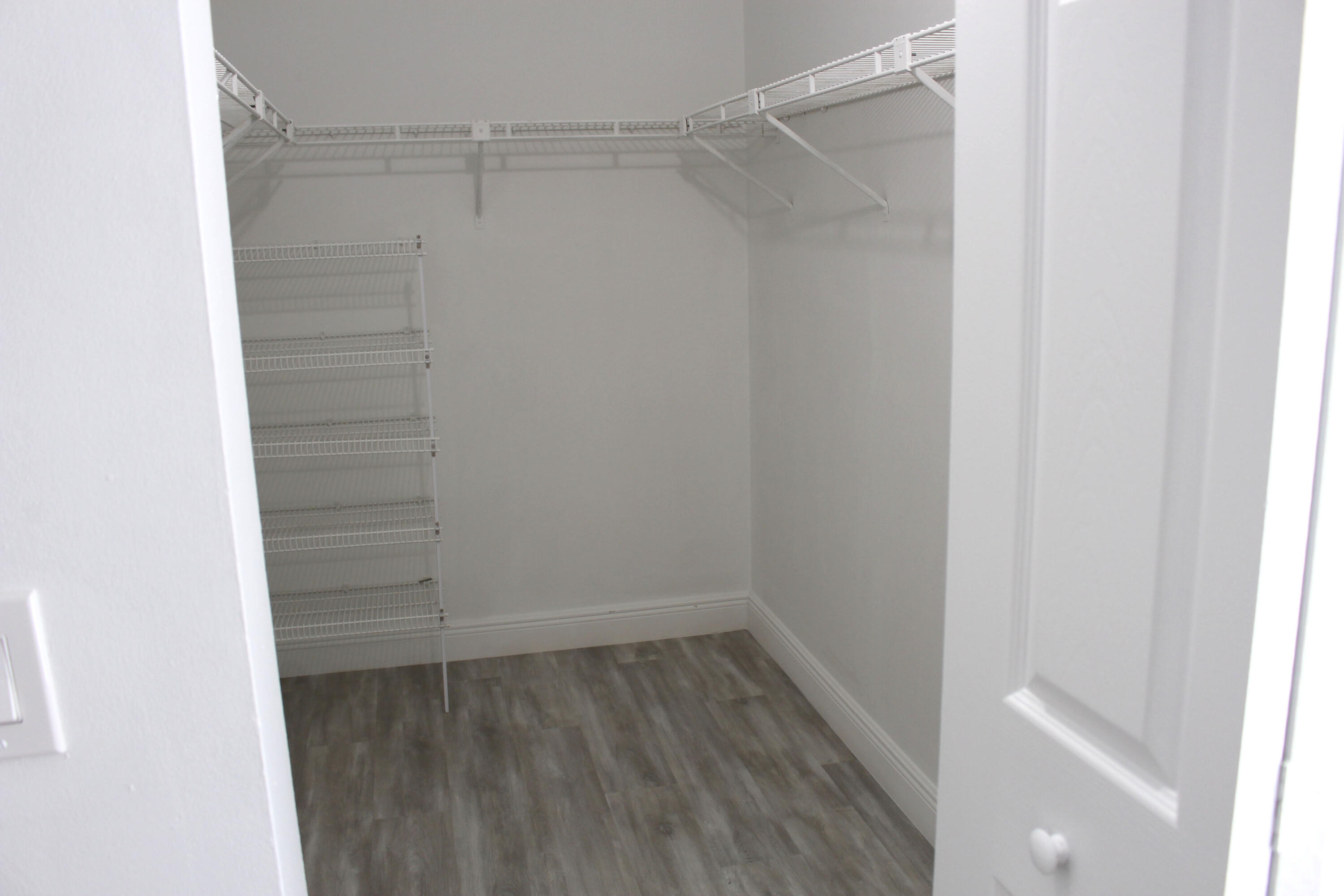 PINE HOLLOW CONDO/ CMC MGT - Residential Lease