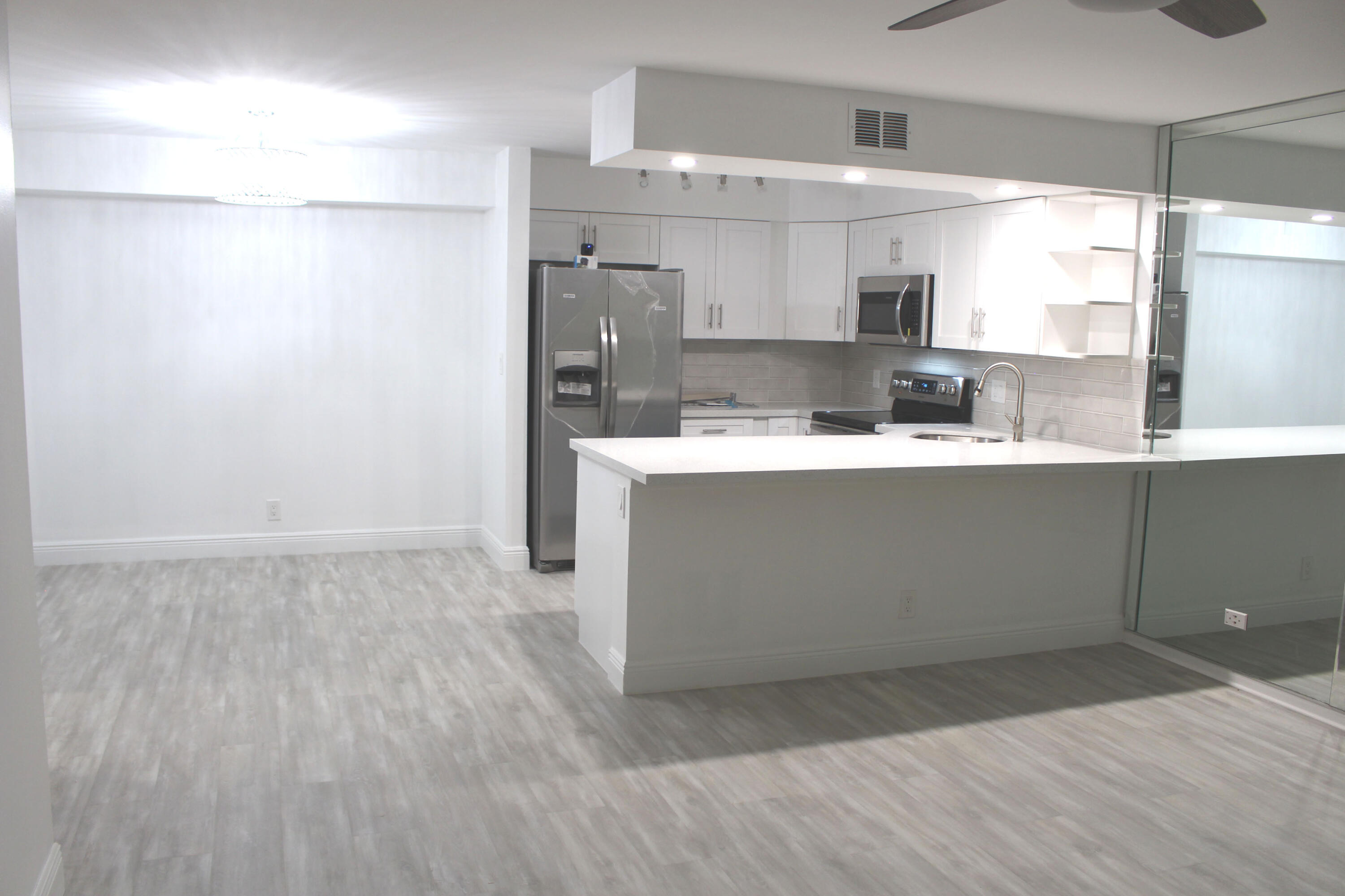 PINE HOLLOW CONDO/ CMC MGT - Residential Lease