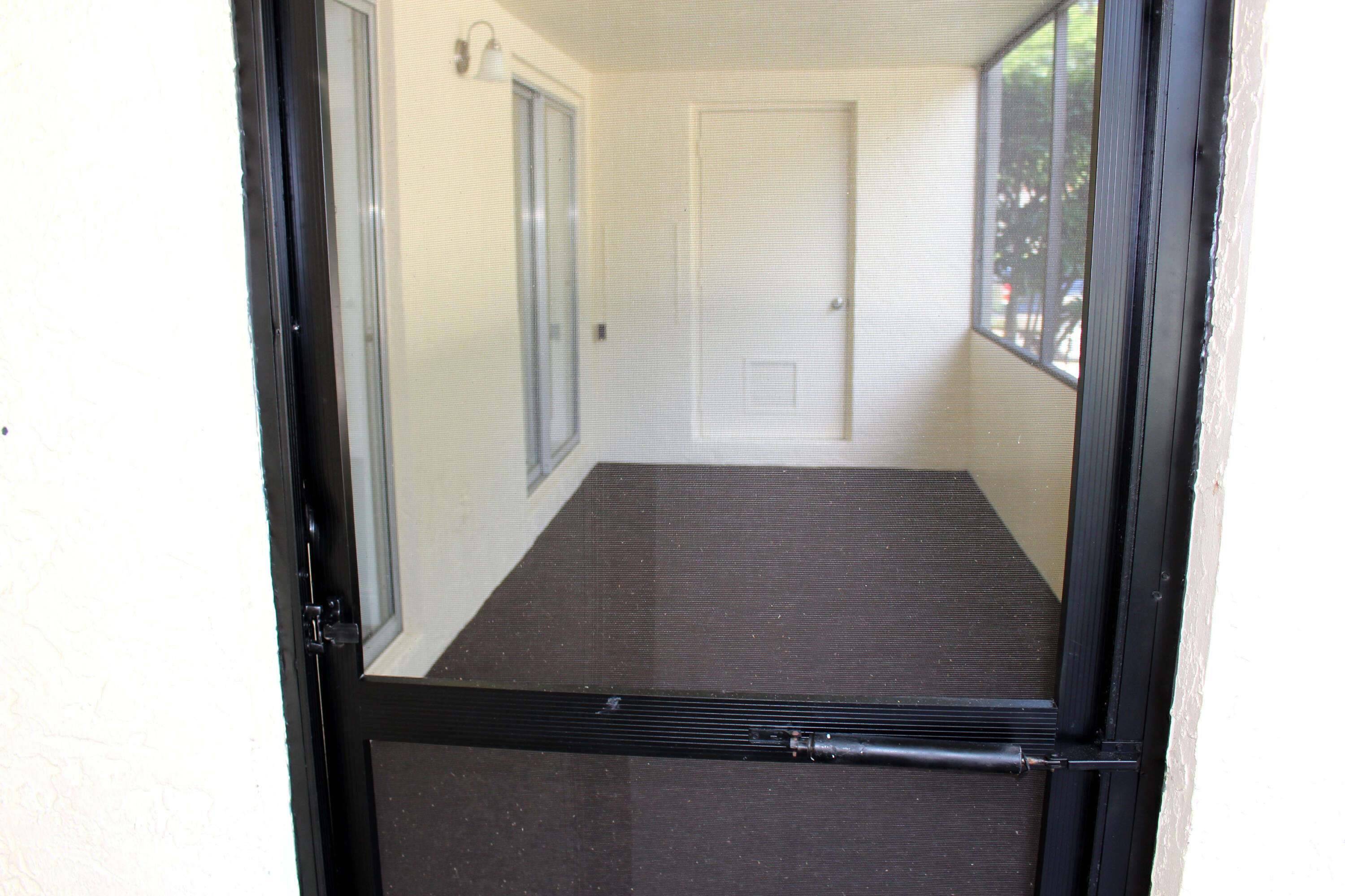 PINE HOLLOW CONDO/ CMC MGT - Residential Lease