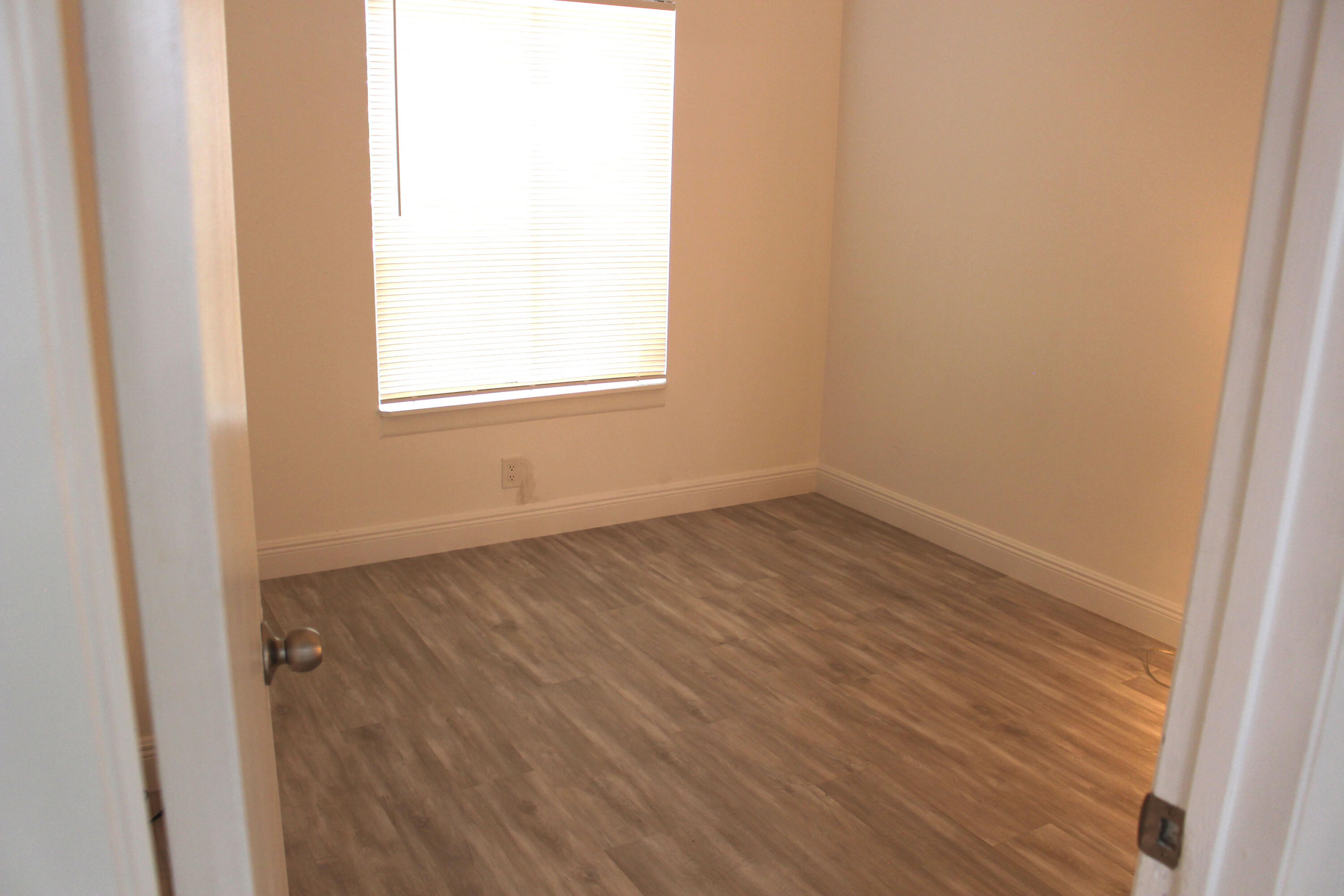 PINE HOLLOW CONDO/ CMC MGT - Residential Lease