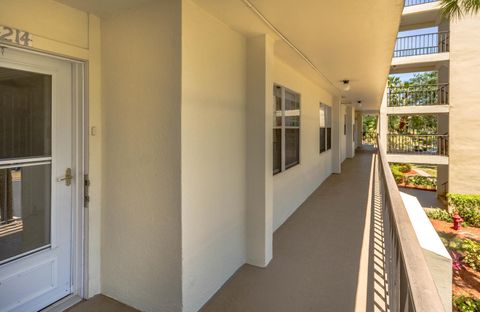 Tiny photo for 3951 Via Poinciana #214, Lake Worth, FL 33467 (MLS # R11164257)