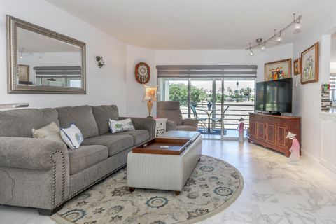 Tiny photo for 3951 Via Poinciana #214, Lake Worth, FL 33467 (MLS # R11164257)