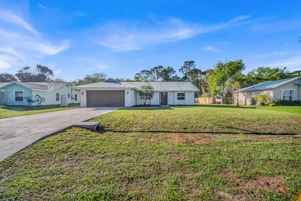 Photo of 2514 SE Alfonso Avenue, Port Saint Lucie, FL 34952 (MLS # B26028269)