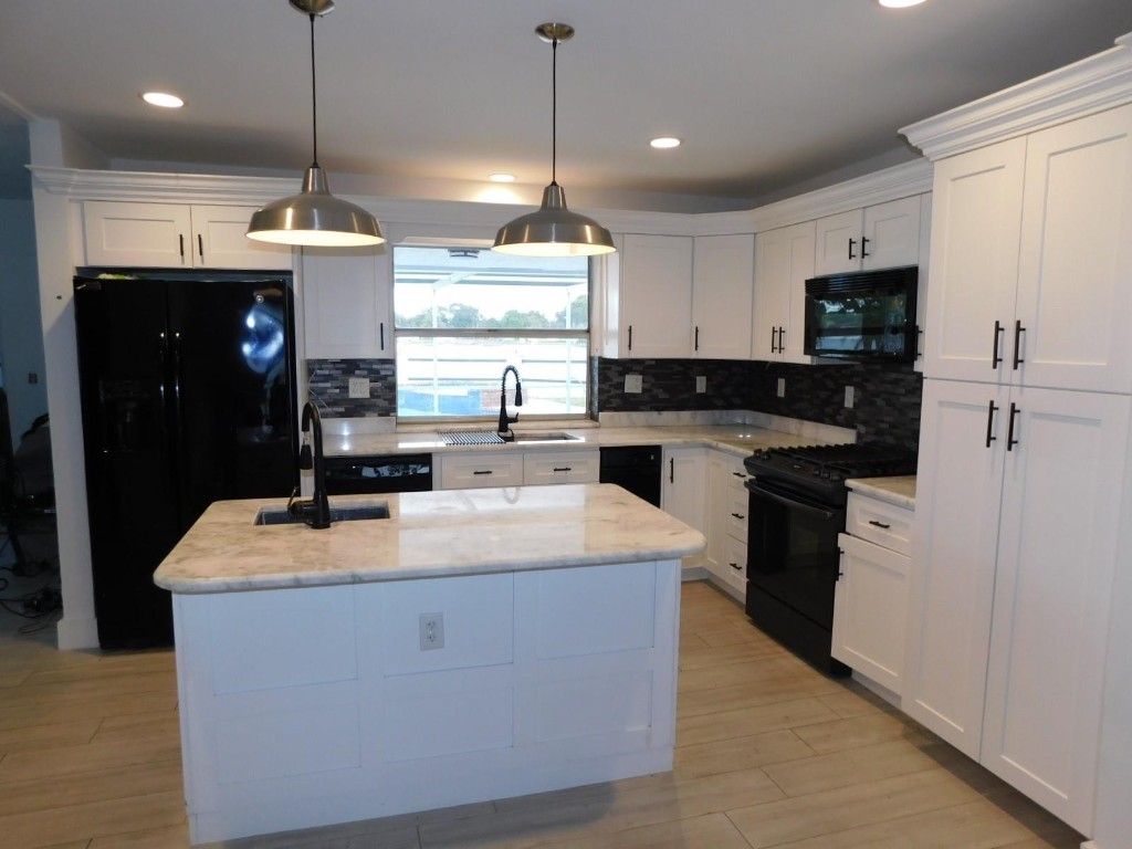 Pasadena Lakes West 69-37 - Residential