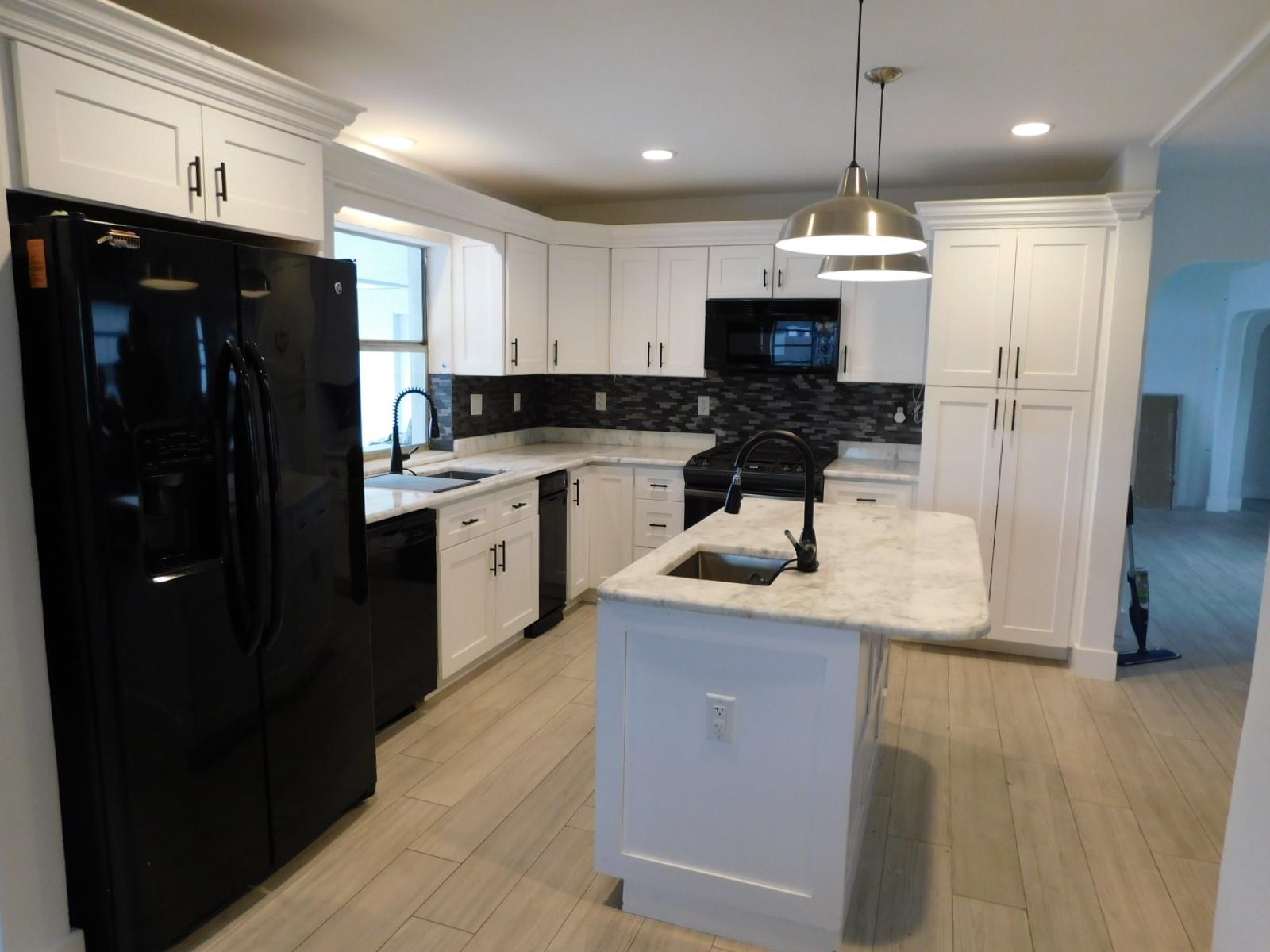 Pasadena Lakes West 69-37 - Residential