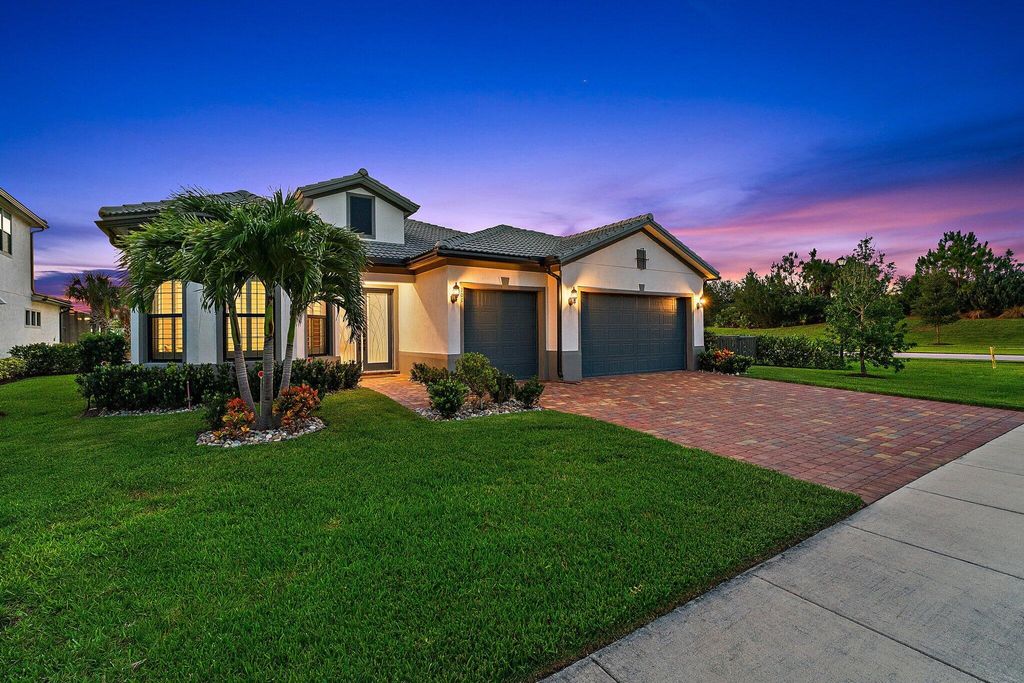 Photo of 101 Echelon Crest Trail, Jupiter, FL 33478 (MLS # R10991516)