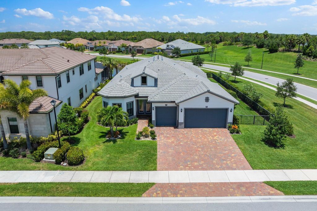 Photo of 101 Echelon Crest Trail, Jupiter, FL 33478 (MLS # R10991516)