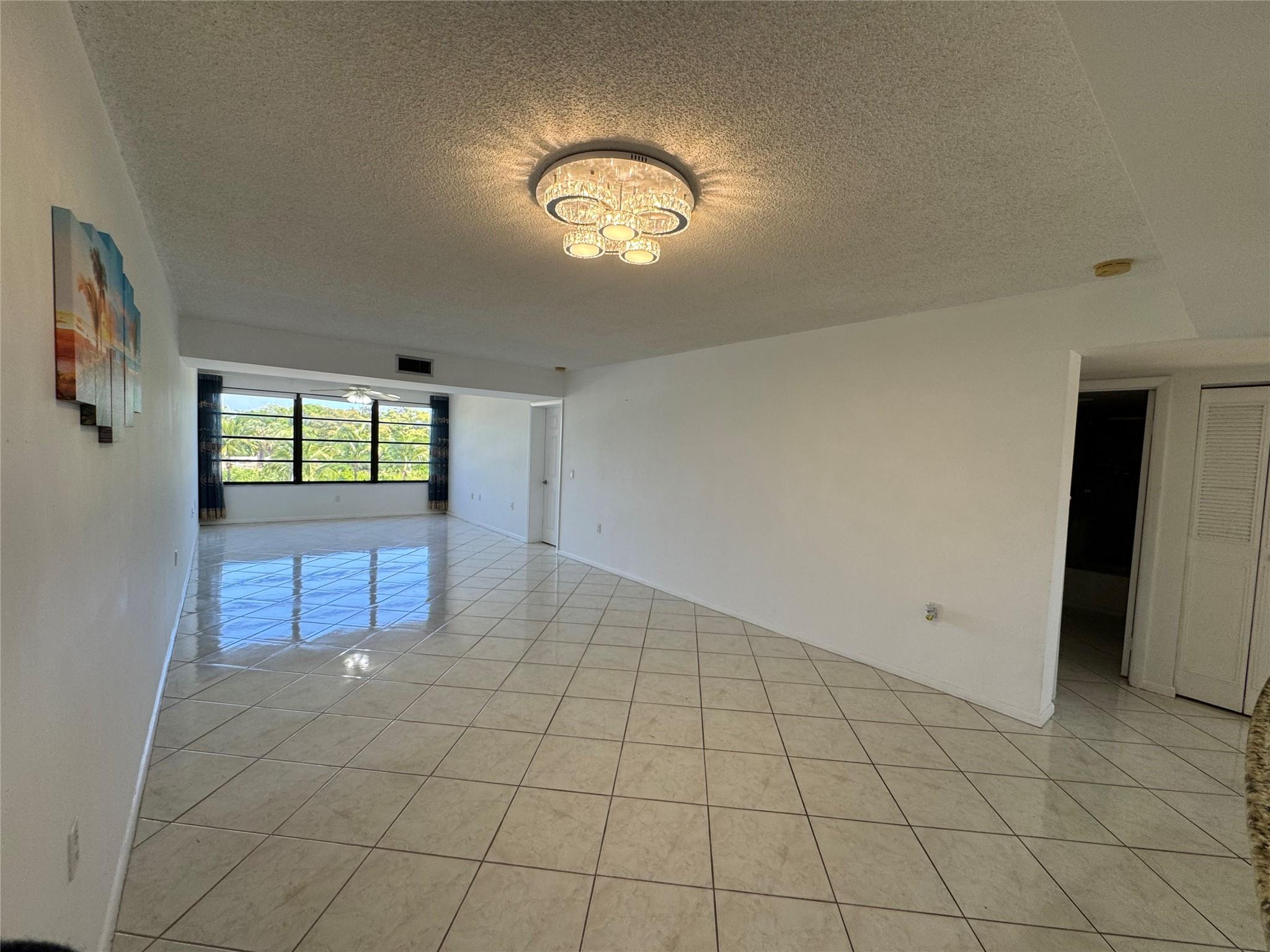 6121 Balboa Cir 306