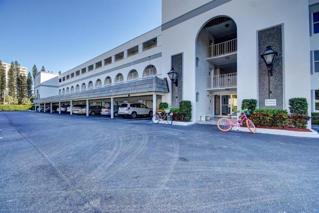 Fabulous 2 bedroom, 2 bathroom condo with screened patio overlooking the pool. Kitchen has white cabinetry and stainless appliances. Tile throughout. Full size washer & dryer in unit. Walking distance to the beach, close to shopping, restaurants and Mizner area. Beautiful pool area with lots of lounge chairs for you to enjoy a sunny day out in the sun. Renters have a private carport and lots of guest parking.