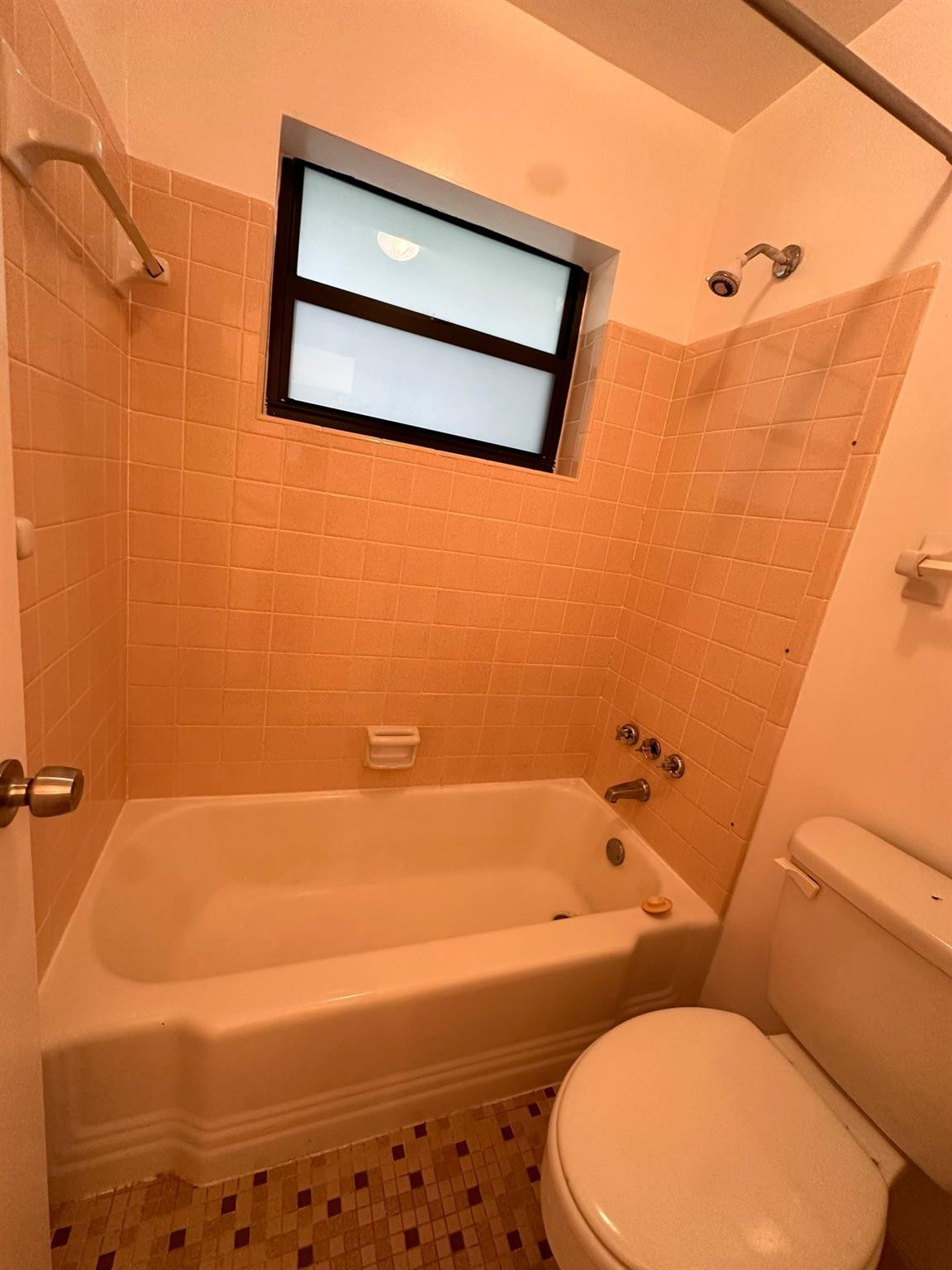 COUNTRY CLUB ESTATES UNIT - Residential Lease