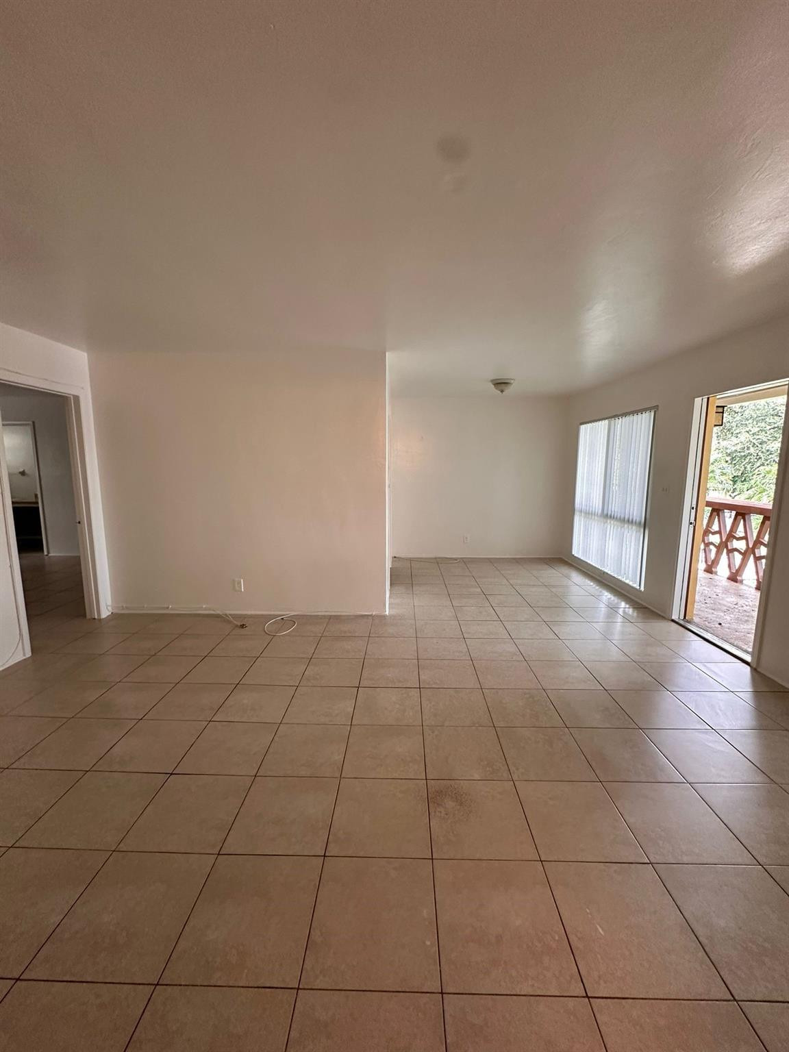 COUNTRY CLUB ESTATES UNIT - Residential Lease