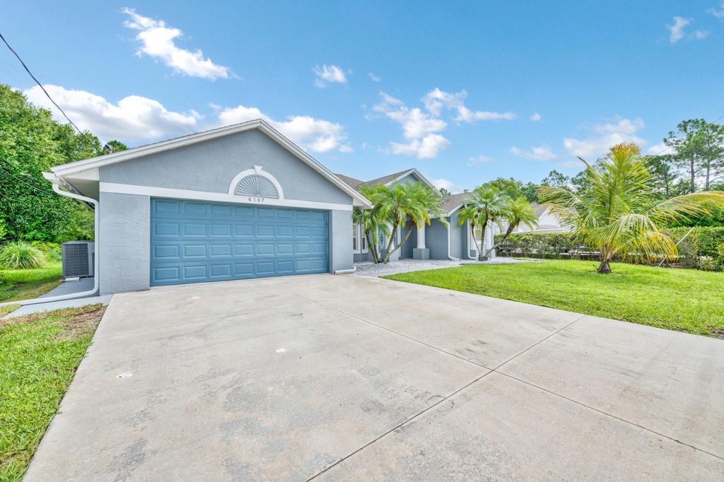 Photo of 6107 NW Gause Avenue, Port St Lucie, FL 34986 (MLS # R10912153)