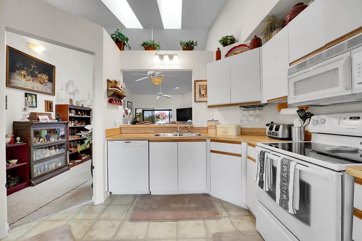 REFLECTIONS ON THE RIVER VIII - Residential