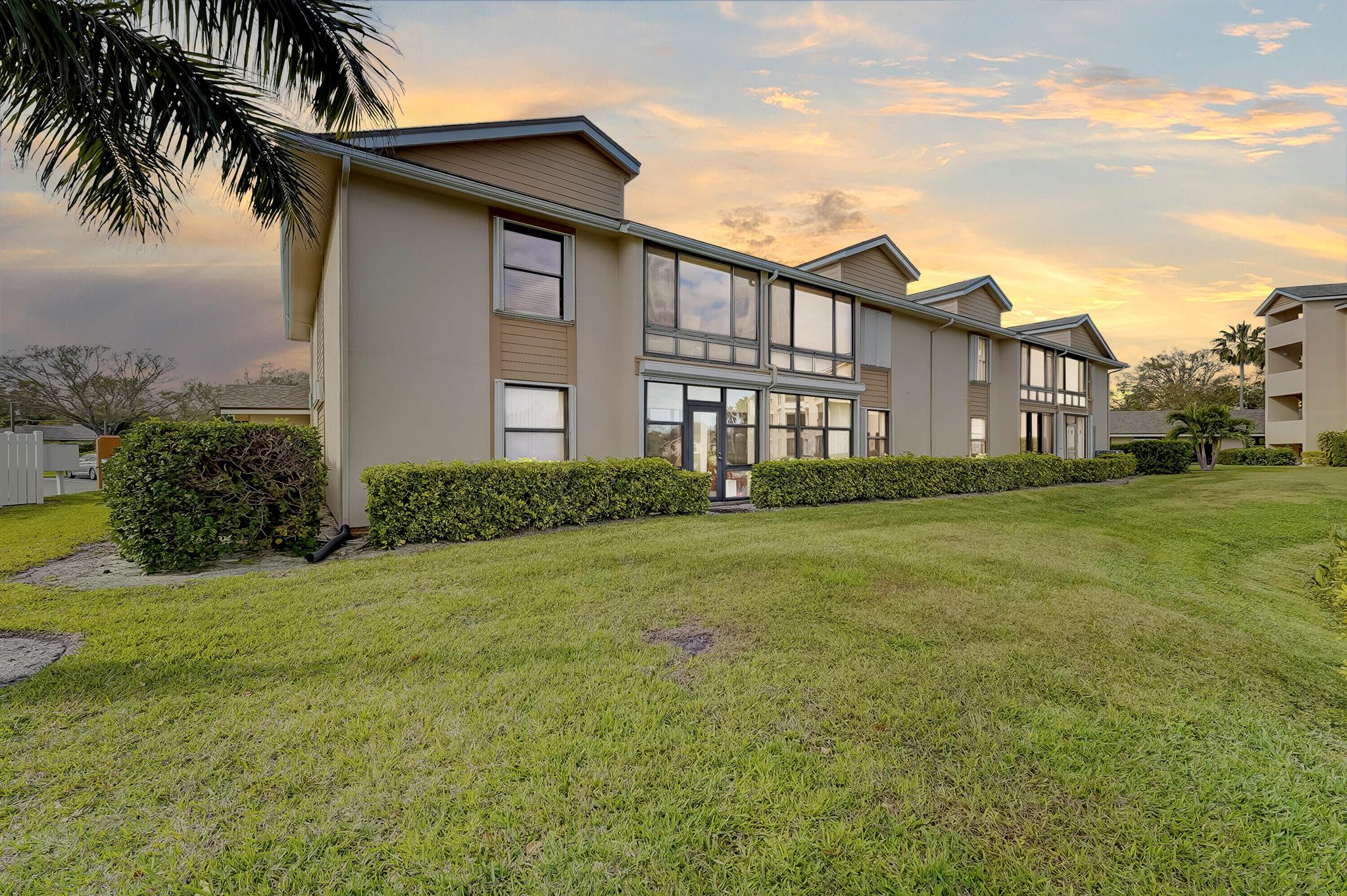 REFLECTIONS ON THE RIVER - Residential