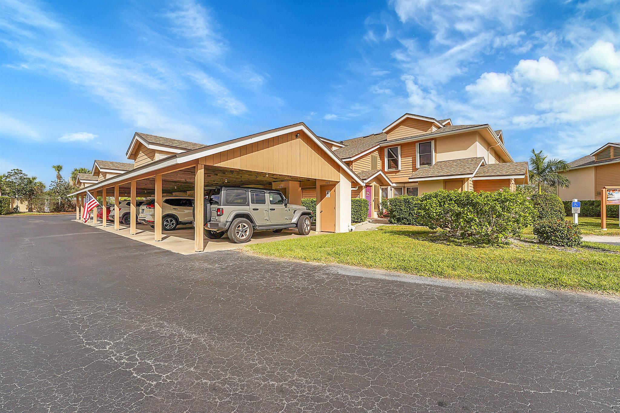 REFLECTIONS ON THE RIVER - Residential