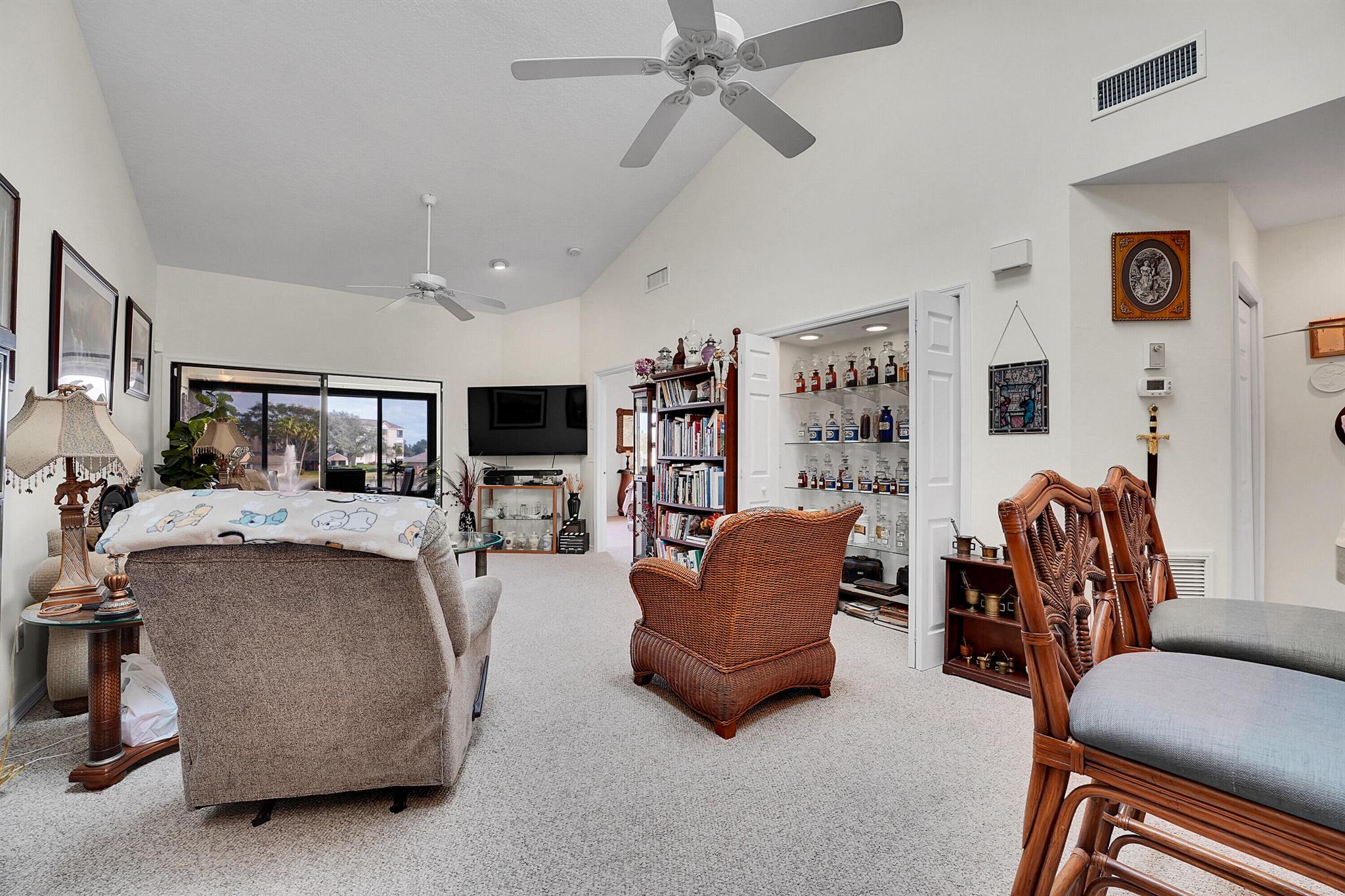 REFLECTIONS ON THE RIVER - Residential