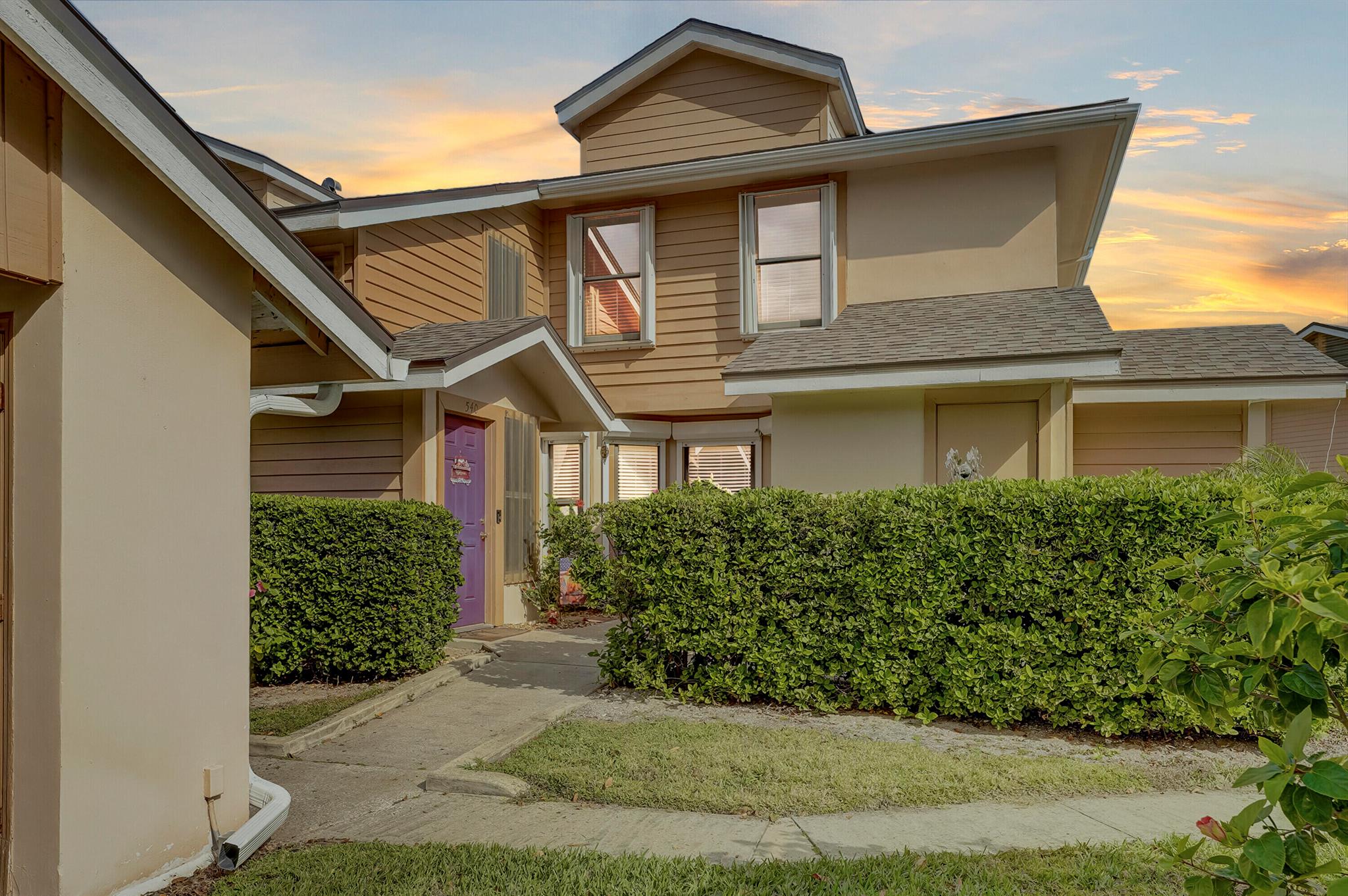 REFLECTIONS ON THE RIVER - Residential