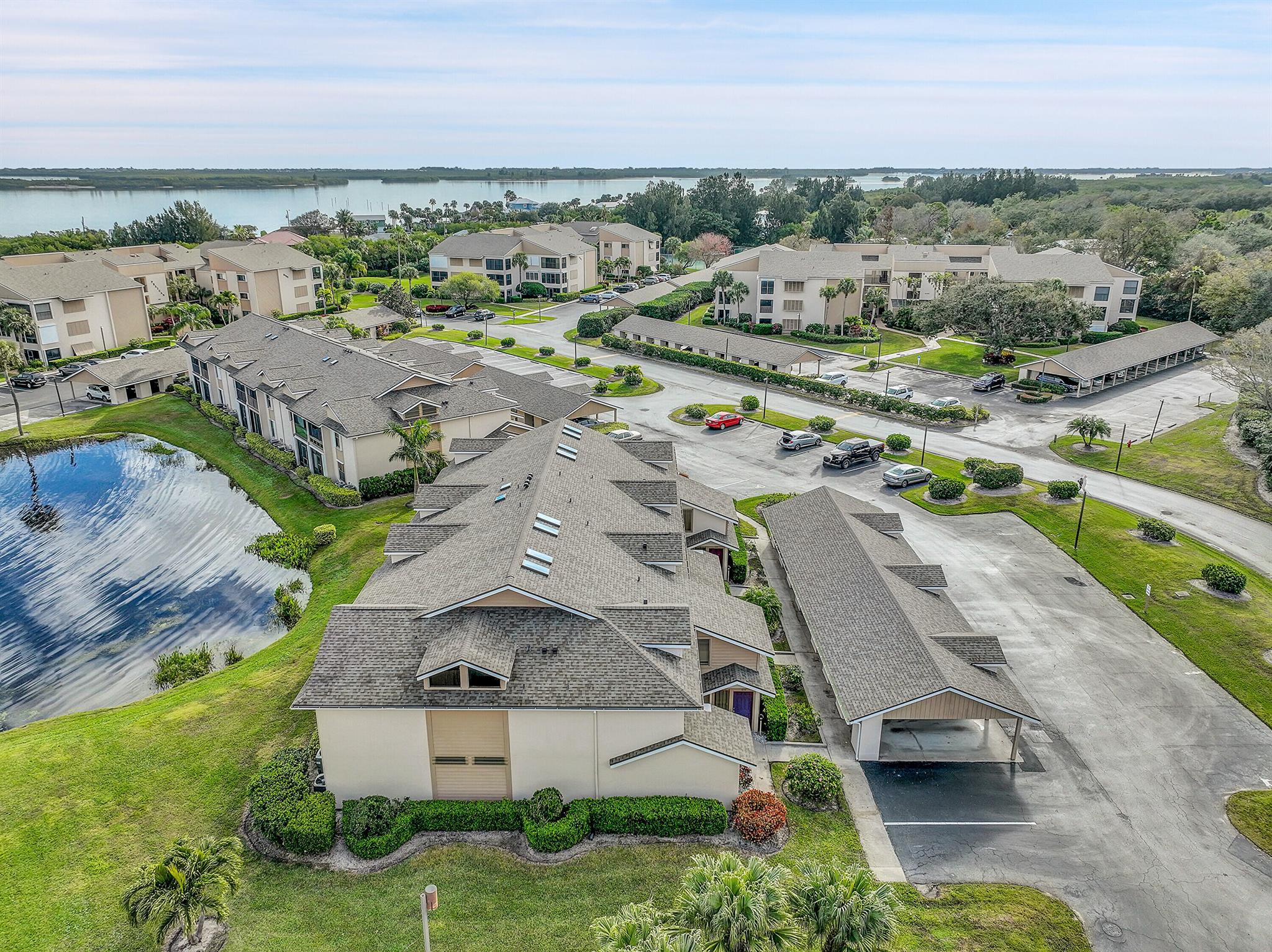 REFLECTIONS ON THE RIVER - Residential