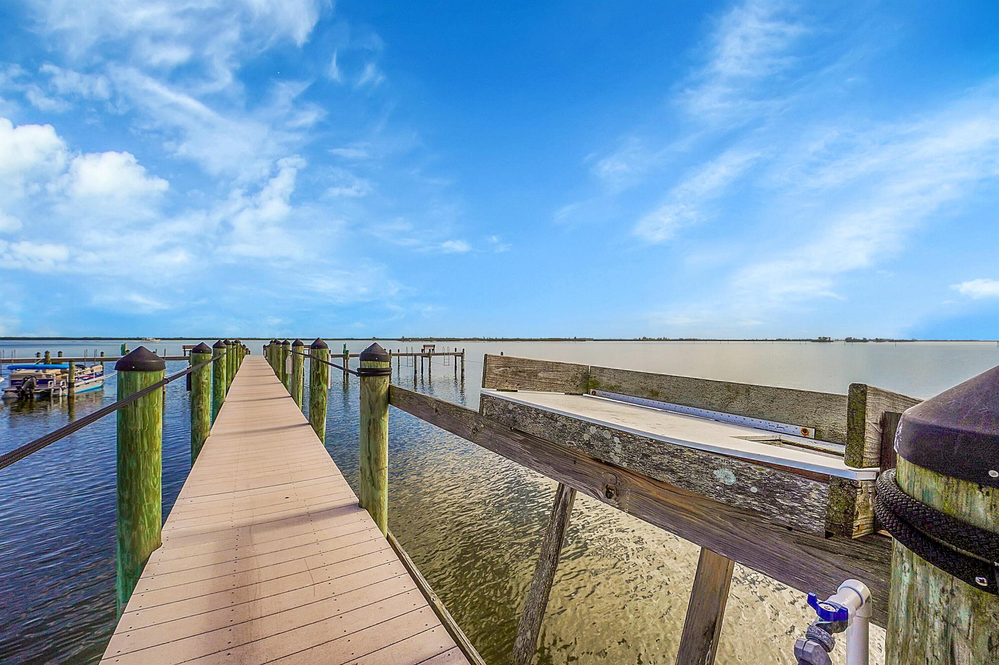 REFLECTIONS ON THE RIVER - Residential