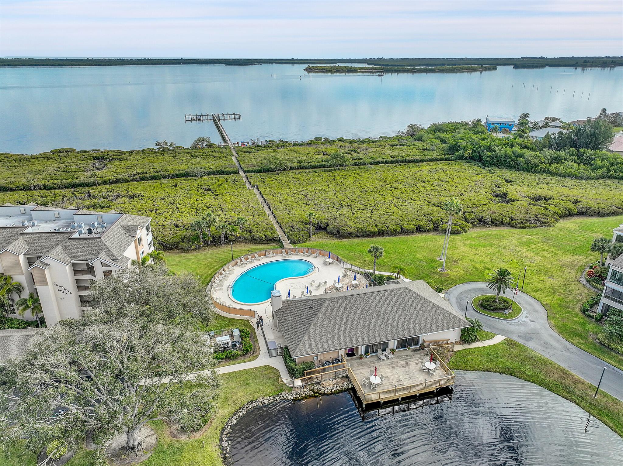 REFLECTIONS ON THE RIVER - Residential