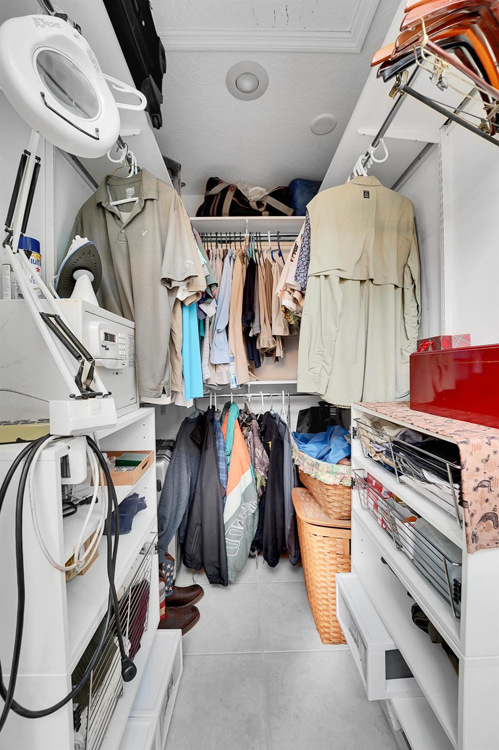 REFLECTIONS ON THE RIVER - Residential