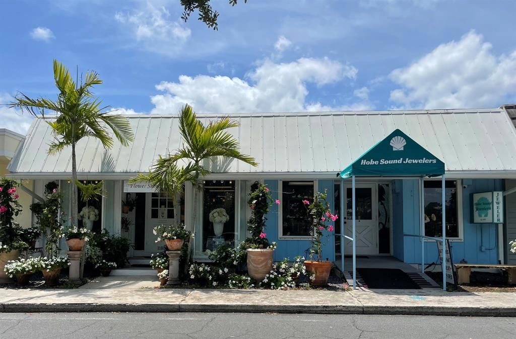 Photo of 11850 SE Dixie Highway, Hobe Sound, FL 33455 (MLS # R10712296)