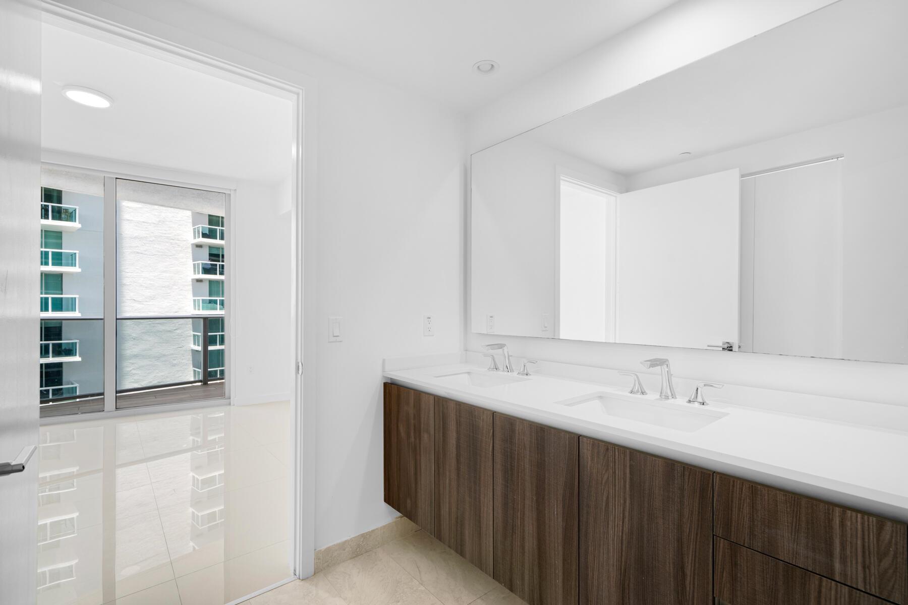 ARIA ON THE BAY CONDO - Residential Lease