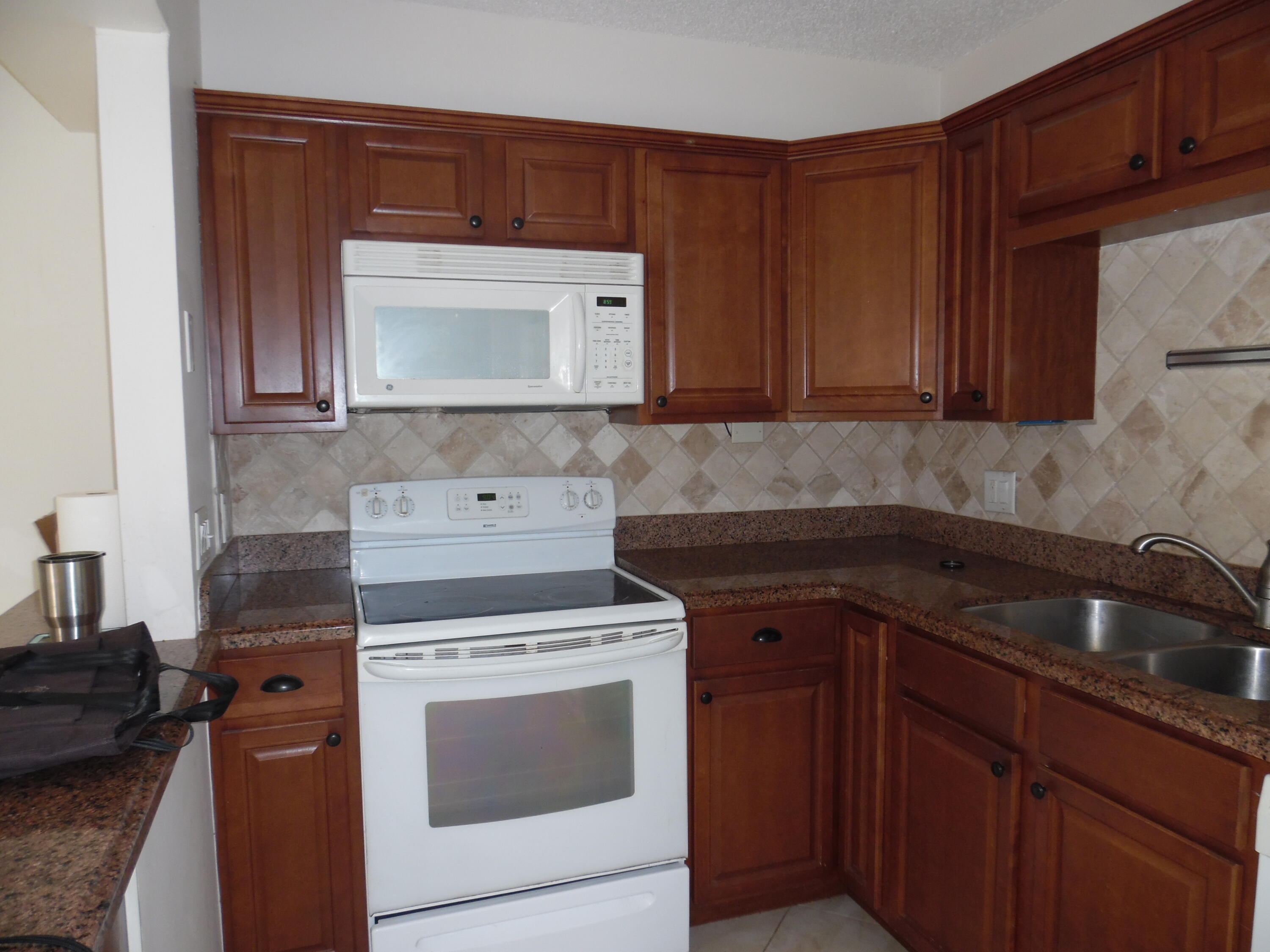 LAKEWOOD OF PALM SPRINGS - Residential