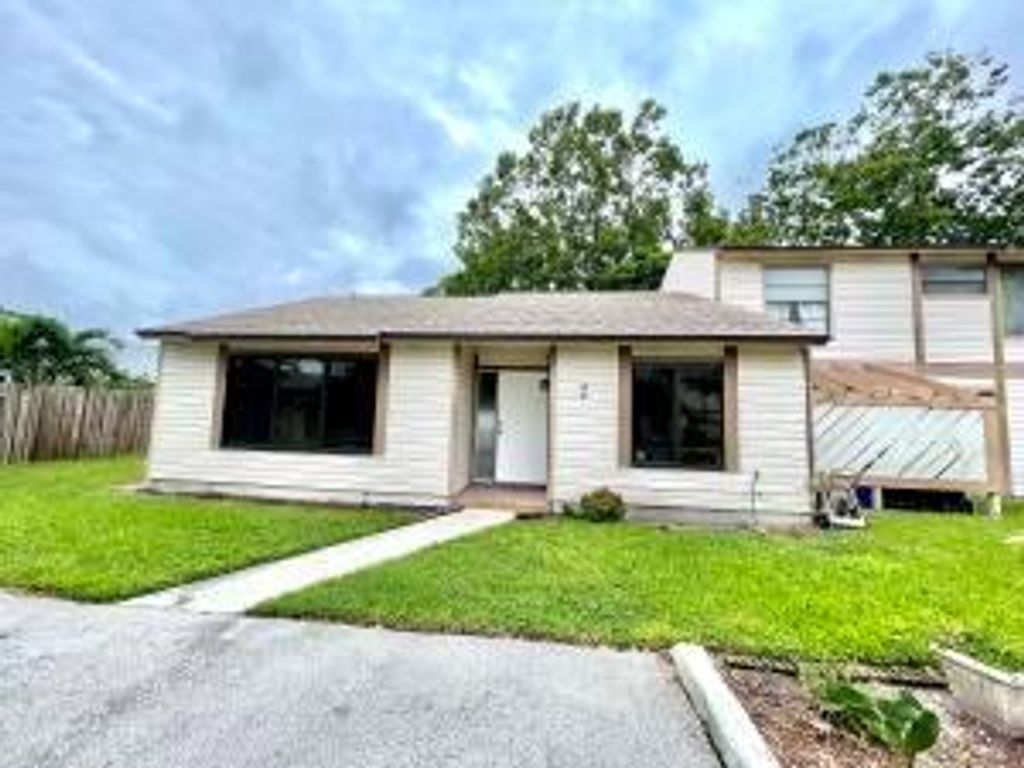 Photo of 132 Sherwood Circle #15d, Jupiter, FL 33458 (MLS # R11061686)