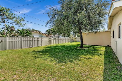 Tiny photo for 1311 NE 42nd Street, Oakland Park, FL 33334 (MLS # F10504952)