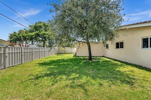 Tiny photo for 1311 NE 42nd Street, Oakland Park, FL 33334 (MLS # F10504952)