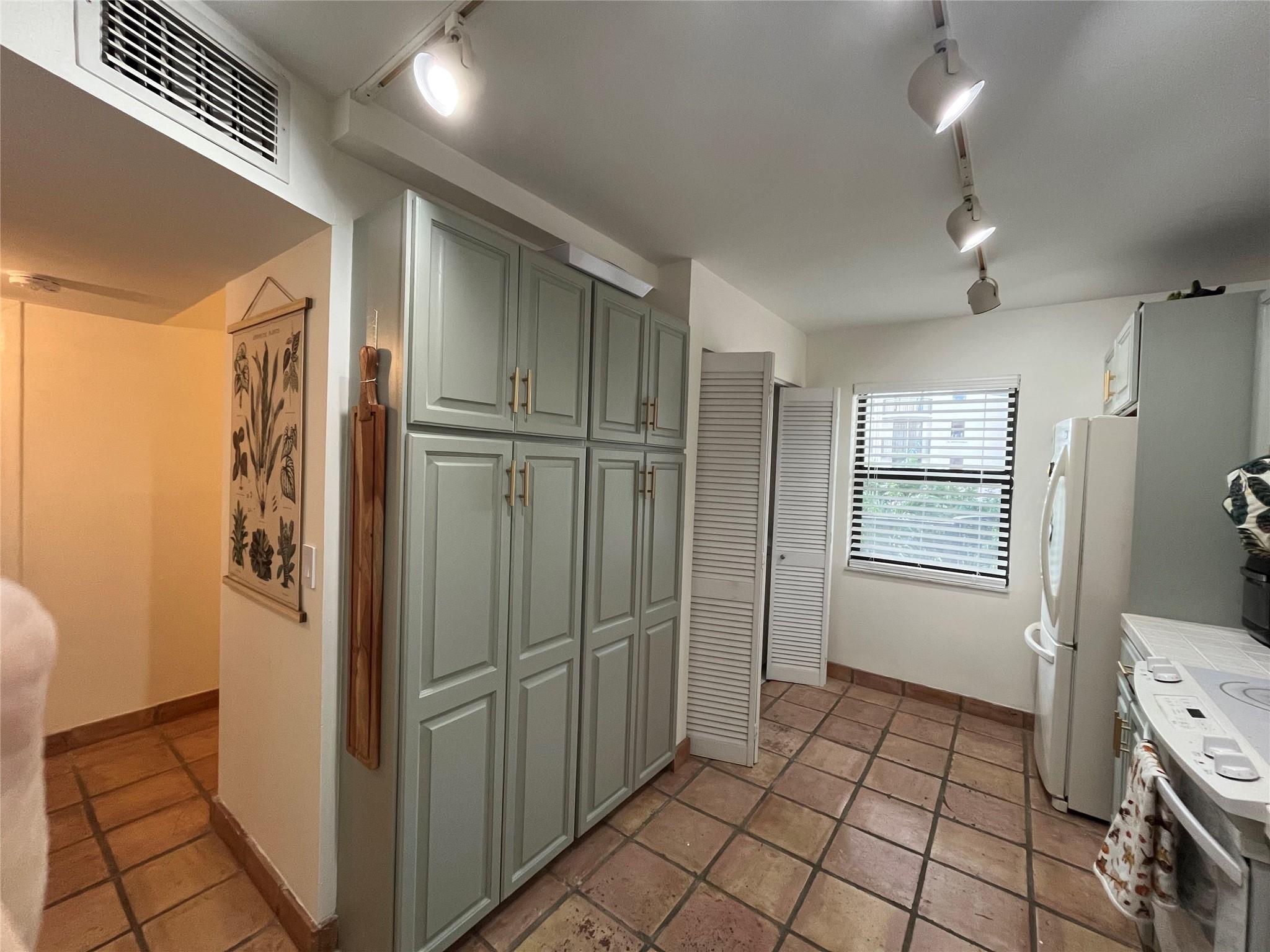 TRADEWINDS BY THE SEA - Residential