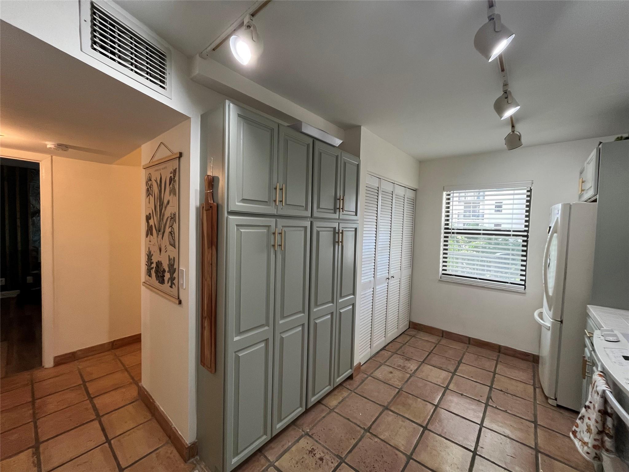 TRADEWINDS BY THE SEA - Residential