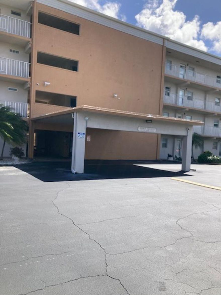 WONDERFUL 2ND FLOOR CORNER UNIT CONDO WITH 2 BEDROOMS AND 2 BATHS.  VERY PRIVATE.  BRIGHT PATIO/PORCH OVERLOOKING A BEAUTIFUL GARDEN AREA.  NEWER AIR CONDITIONER, ETC.  "VILLAGE ROYALE" IS IN A GREAT LOCATION.  CLOSE TO SHOPPING, RESTAURANTS, I-95, BEACH AREA AND MORE..