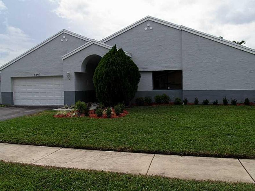 ** AVAILABLE IMMEDIATELY **   MOVE IN READY **  BEAUTIFULLY RENOVATED 4/2.5 WITH POOL & 2 CAR-GARAGE ON HUGE FENCED CORNER LOT.  NEW SUN FILLED GOURMET KITCHEN WITH GRANITE COUNTER TOPS & STATE OF THE ART STAINLESS STEEL APPLIANCES, NEW BATHROOM FIXTURES,  NEW TILE & WOOD LAMINATE FLOORING, FRESH PAINT AND CENTRAL A/C.  CUSTOM CABINETRY WITH MURPHY BED. GREAT FAMILY NEIGHBORHOOD.  SIMPLY STUNNING.  SHOW IT TODAY BEFORE IT'S TOO LATE.