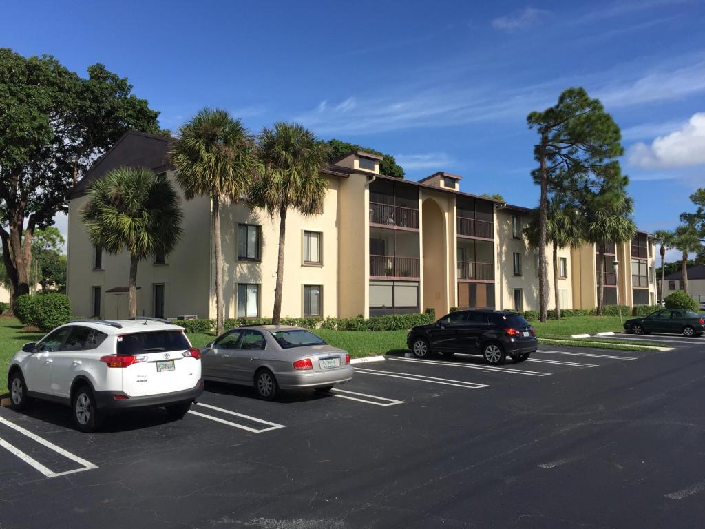 Come see this tastefully designed modern 2/2 penthouse unit. The condo boasts vaulted ceilings, granite counters, California closets, and much more. Enjoy walking on laminate wood floors that are stylish and easy to maintain.
