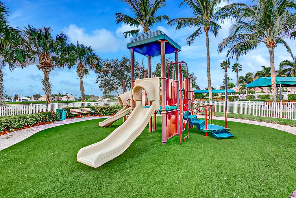 VILLAGEWALK OF WELLINGTON 2 - Residential