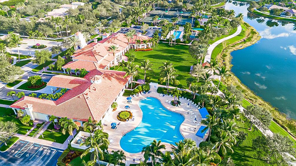 VILLAGEWALK OF WELLINGTON 2 - Residential